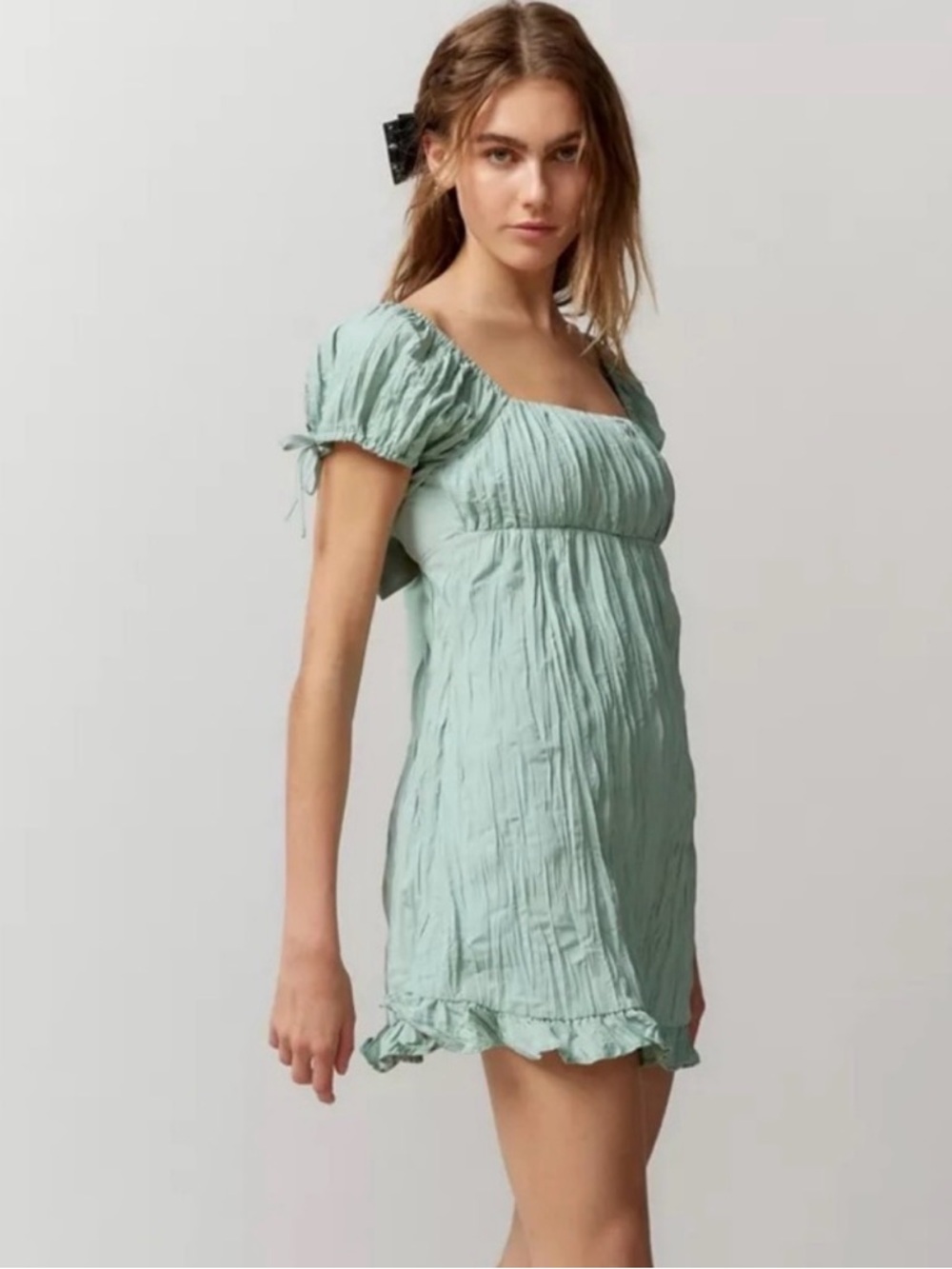 Kimchi Blue Claudette Crinkle Babydoll Mini Dress in sage green